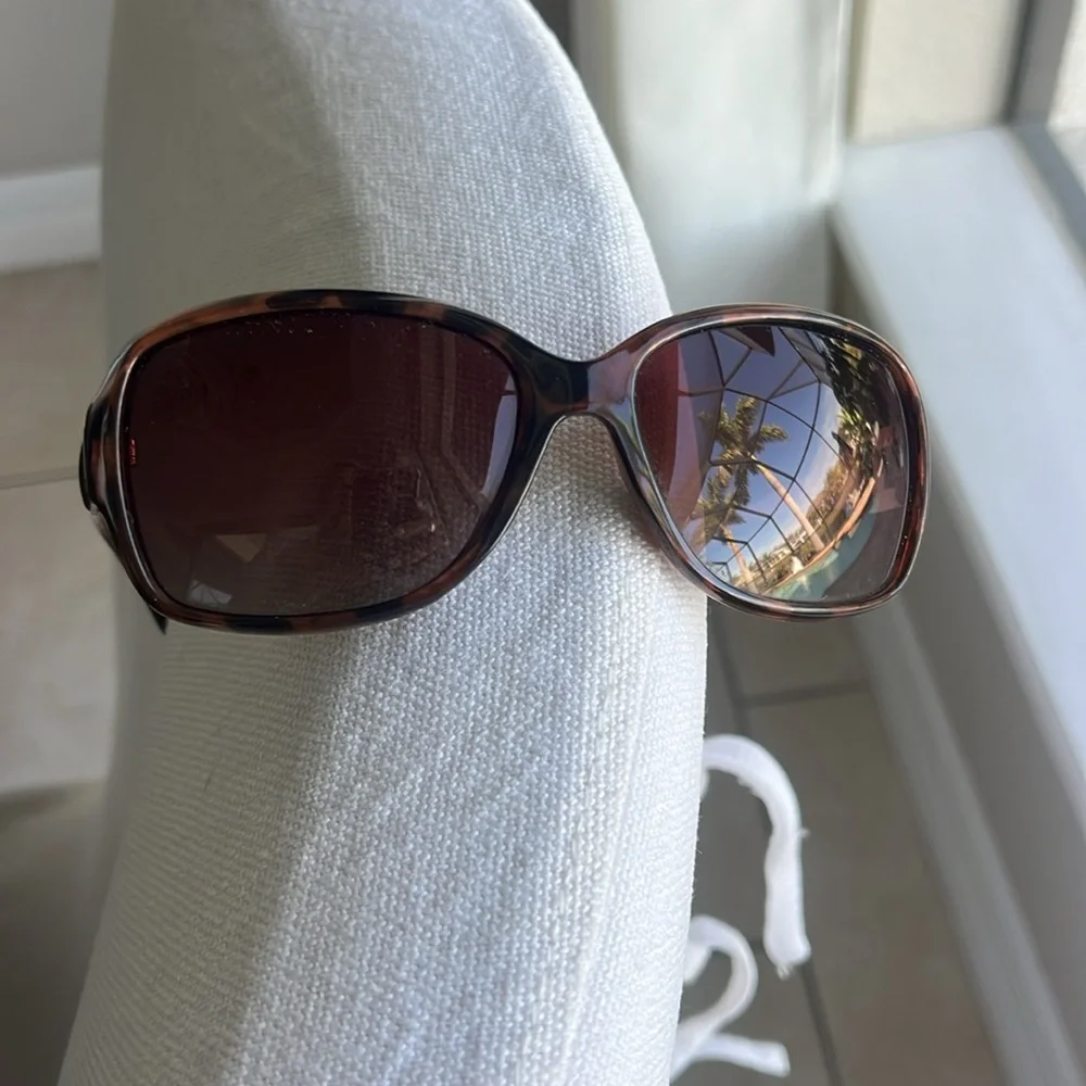 EUC Foster Grant Poppet Tortoiseshell Oversized Thick Frame Sunglasses #90615